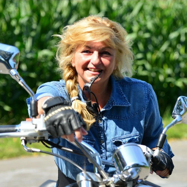 Human Design Management - Elke Dola auf Motorrad